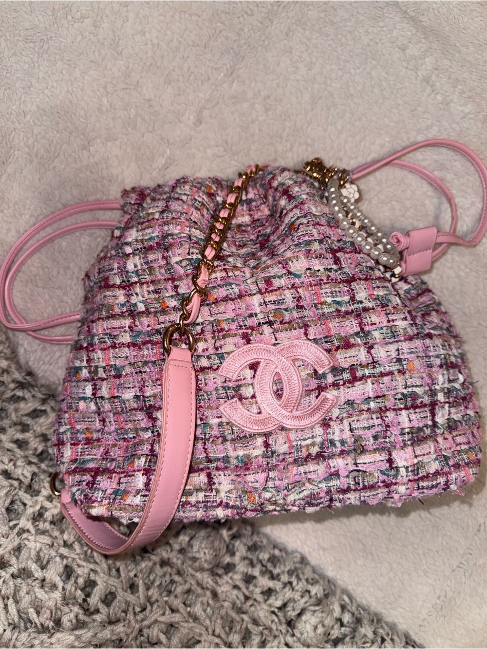 Pink Tweed Drawstring Shoulder Bag with Gold Chain and Pearl Detail